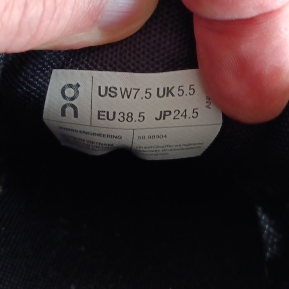 On Cloud 6 Comfort Running Shoes - Picture 16 of 16